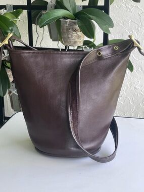 VINTAGE COACH HELEN BERG’S  LEGACY DARK BROWN 9953 BUCKET CROSSBODY BAG